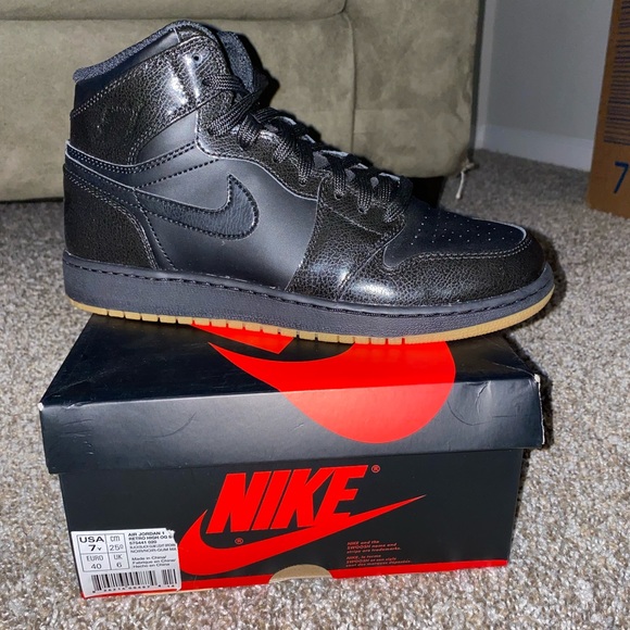 Jordan Retro 1s - Picture 1 of 2